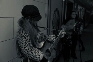 Yoko Hallelujah ( ヨーコ ハレルヤ ) ハレルヤ洋子 | London underground official Busker, Singer songwriter Busking London, UK ロンドン バスキング ロンドン アンダーグラウンドオフィシャルバスカー
