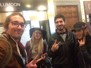 Yoko Hallelujah ( ヨーコ ハレルヤ ) ハレルヤ洋子 | London underground official Busker, Singer songwriter Busking London, UK ロンドン バスキング ロンドン アンダーグラウンドオフィシャルバスカー ITALY