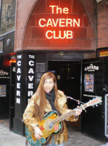 Yoko Hallelujah ( ヨーコ ハレルヤ ) ハレルヤ洋子 | London underground official Busker, Singer songwriter Plays Cavern Club Liverpool, UK - Mathew Street Liverpool, UK Busking リヴァプール キャヴァーンクラブ マシューストリート バスキング ロンドン・アンダーグラウンドオフィシャルバスカー